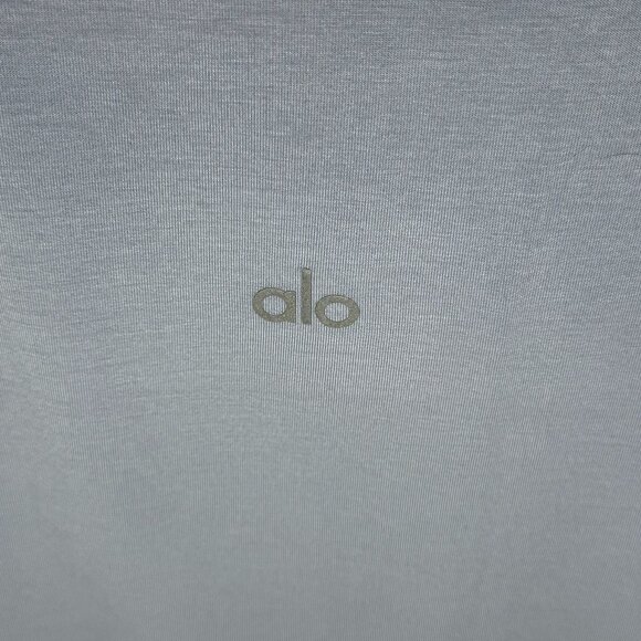 Alo All Day Short Sleeve Winter Frost - Picture 3 of 5